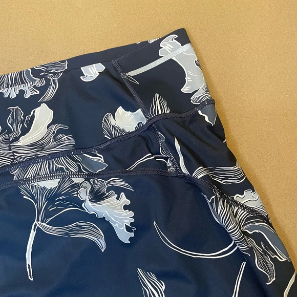 Athleta Navy Blue Floral Sonic Skort Size XL - Picture 2 of 10
